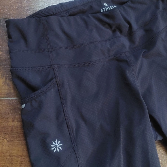 Athleta Dobby Be Free Knicker Capris Size Small - Picture 3 of 10